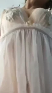 太美了，真的太美了！光看脸就想射了，极品白净女神！
